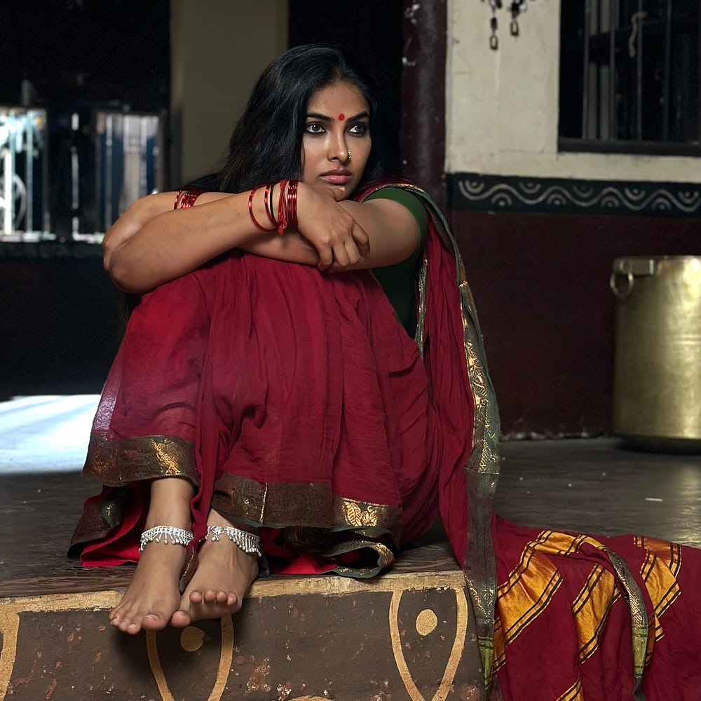 సూపర్ స్టార్ మహేష్ బాబు నటించిన మహర్షి సినిమాలో చిన్న పాత్రలో కనిపించింది. ఆ తర్వాత కొన్ని సినిమాల్లో నటించింది. కానీ అంతగా గుర్తింపు రాలేదు. బిగ్ బాస్ షో తర్వాత దివికి మరిన్ని ఆఫర్స్ వచ్చాయి. అలాగే సోషల్ మీడియాలోనూ ఆకట్టుకుంటుంది. 