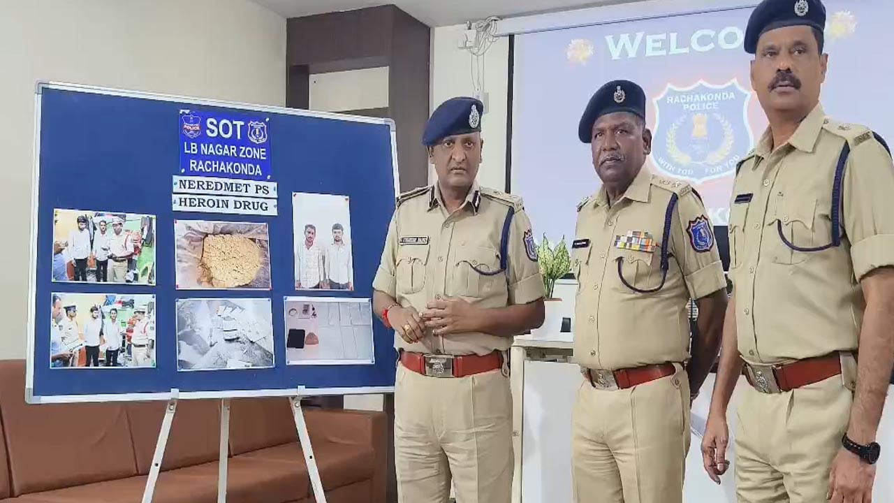 పుష్పా సీన్ తలదన్నేలా.. ఇలా కూడా స్మగ్లింగ్ చేయొచ్చా.. నివ్వెరపోయిన పోలీసులు..!