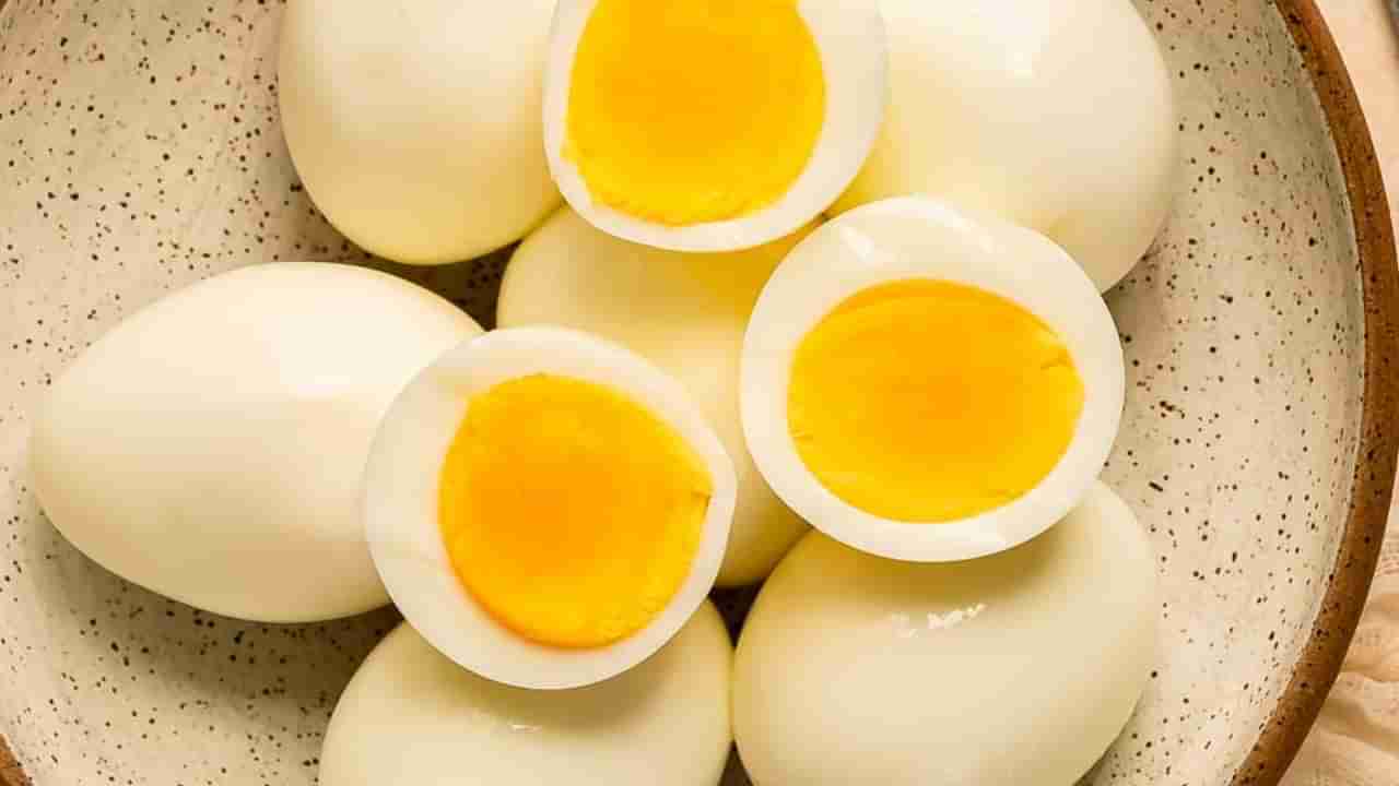 గుడ్డులోని పచ్చసొనను పక్కన పెట్టేస్తున్నారా?..అయితే మీరు చాలా నష్టపోతున్నట్లే