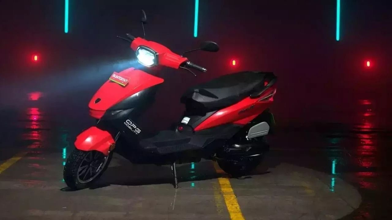 EV Scooter: లక్ష రూపాయాల్లో లక్షణమైన స్కూటర్ విడుదల.. ఫీచర్స్ తెలిస్తే ఎగిరిగంతేస్తారంతే..!