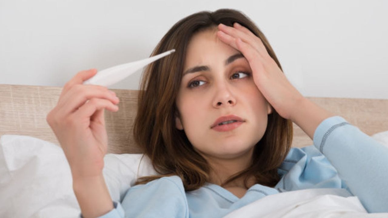 జ్వరం వచ్చినప్పుడు ఈ తప్పులు అస్సలు చేయకండి..! వైద్య నిపుణులు ఏం చెబుతున్నారంటే..?