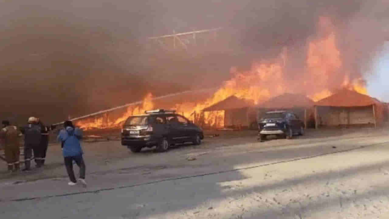 Maha Kumbh:  గ్యాస్ సిలిండర్లు పేలడంతో మహా కుంభమేళాలో అగ్నిప్రమాదం..