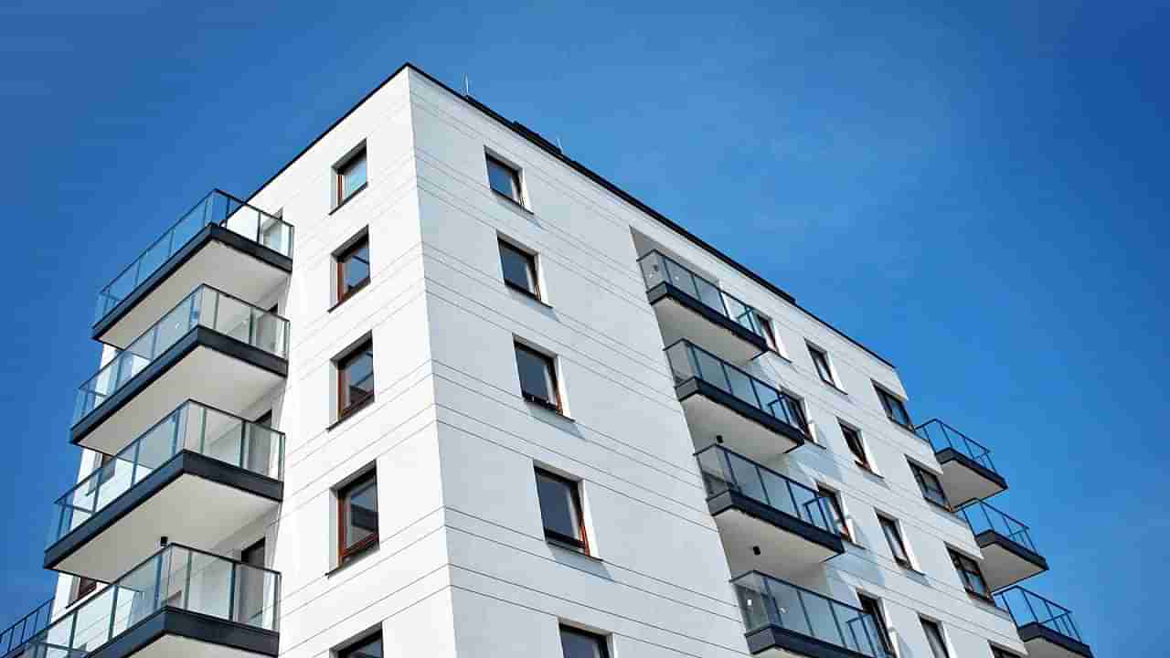 Flat dispute: ఫ్లాట్ ఇవ్వకుండా మోసం చేసిన బిల్డర్.. బుద్ది చెప్పిన హర్యానా దంపతులు