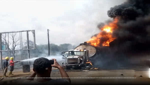తీవ్ర విషాదం.. పెట్రోల్ ట్యాంకర్ పేలి 60 మంది మృతి.. ఎక్కడంటే..