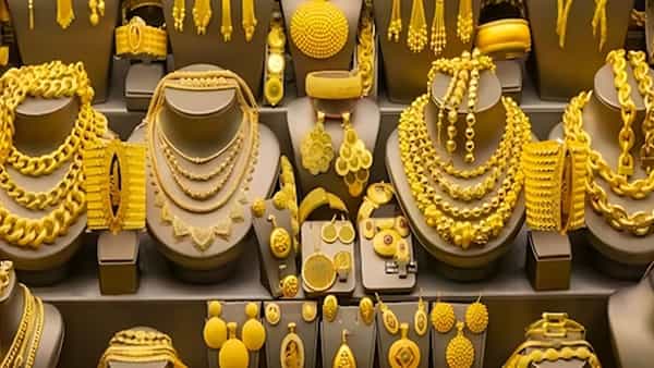 Gold Price: గుడ్ న్యూస్.. తగ్గిన బంగారం, వెండి ధరలు.. తెలుగు రాష్ట్రాల్లో రేట్లు ఎలా ఉన్నాయంటే..