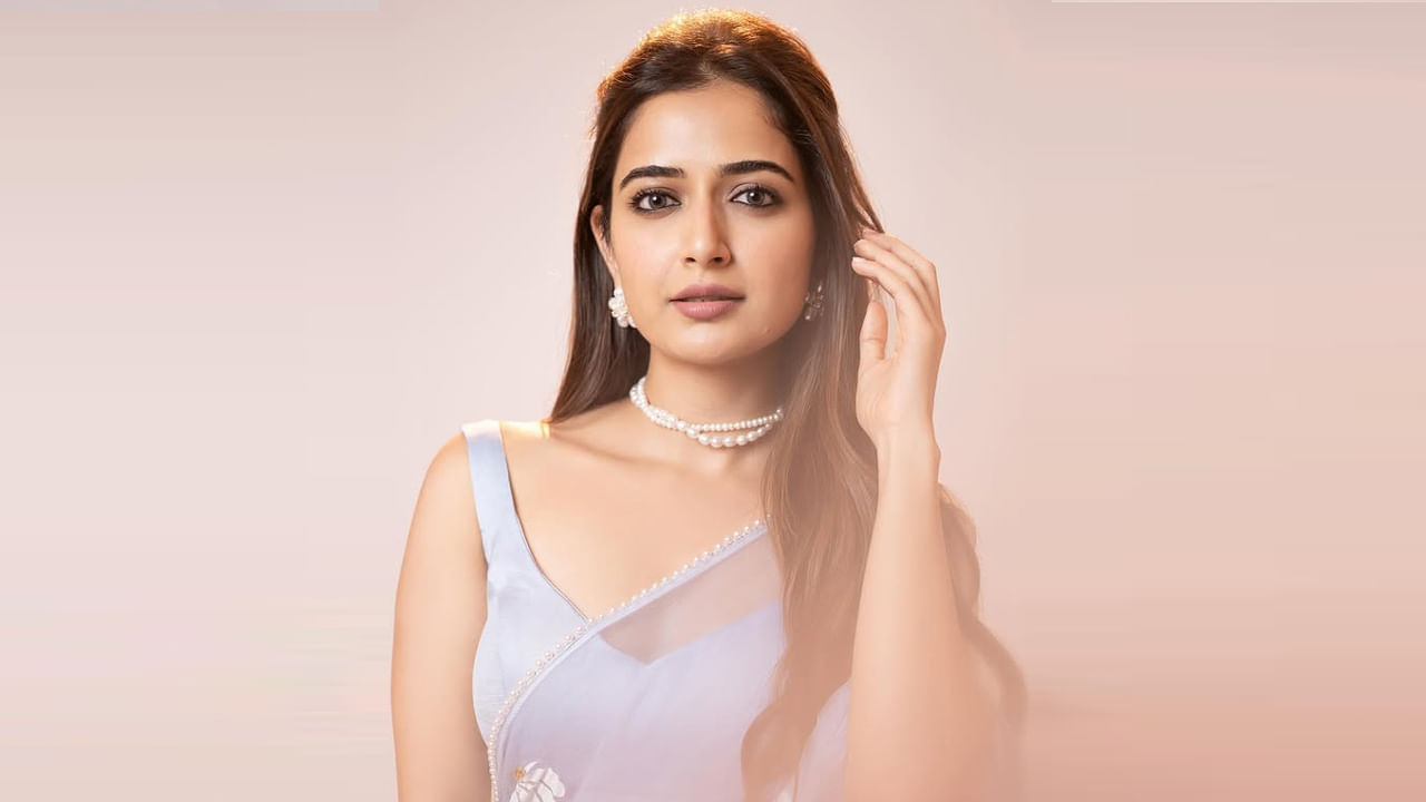  5 ఆగస్టు 1996న కర్ణాటక రాష్ట్ర రాజధాని బెంగుళూరుకి 70 కిలోమీటర్ల దూరంలో ఉన్న తుమకూరులో ఓ హిందూ కుటుంబంలో జన్మించింది ఆషికా రంగనాథ్.రంగనాథ్ మరియు సుధా రంగనాథ్ ఈమె తల్లిదండులు.