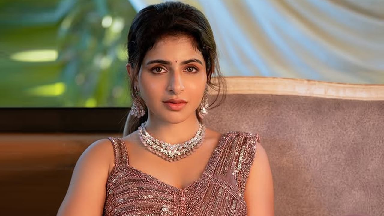 Iswarya Menon: హంస ఈ వయ్యారి వద్ద సోయగాన్ని వరం అడగదా.. మెస్మరైజ్ ఐశ్వర్య..