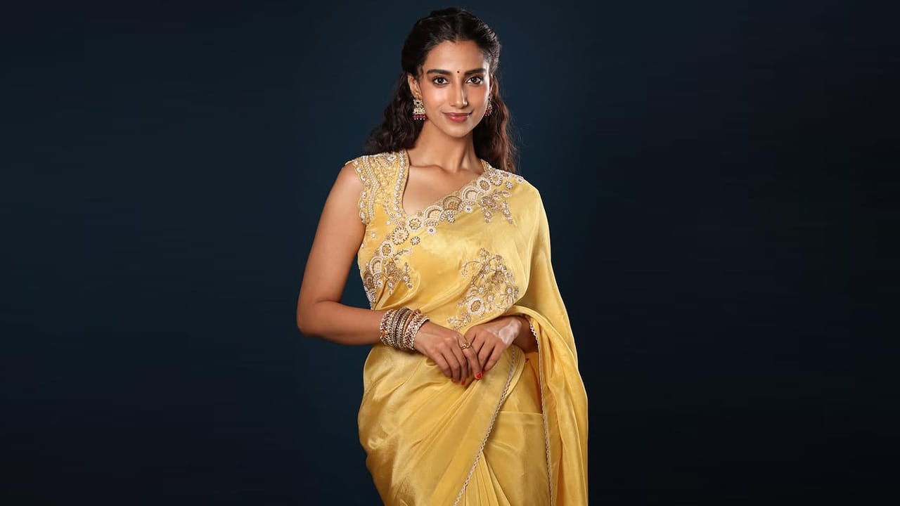 చండీగఢ్‌లోని సెయింట్ సోల్జర్ ఇంటర్నేషనల్ కాన్వెంట్ స్కూల్ నుండి పాఠశాల విద్యను పూర్తి చేసింది ఈ వయ్యారి. పంజాబ్‌లోని డేరా బస్సీలోని నేషనల్ డెంటల్ కాలేజ్ అండ్ హాస్పిటల్ లో డెంటల్ సర్జరీలో బ్యాచిలర్ డిగ్రీని పూర్తి చేసింది.