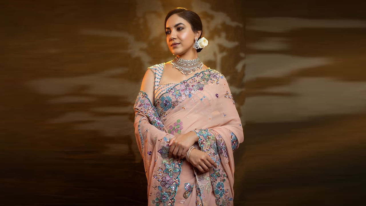 ఆమె హైదరాబాద్‌లోని విల్లా మేరీ కాలేజ్ ఫర్ ఉమెన్ లో ఇంటర్మీడియట్ చదివింది. మల్లా రెడ్డి ఇంజినీరింగ్ కాలేజీ నుంచి ఇంజనీరింగ్‌లో బ్యాచిలర్ డిగ్రీ పట్టా పొందింది. గ్రాడ్యుయేషన్ పూర్తి చేసిన తర్వాత మిస్ హైదరాబాద్ బ్యూటీ పోటీలో పాల్గొని ఫస్ట్ రన్నరప్‌గా నిలిచింది.