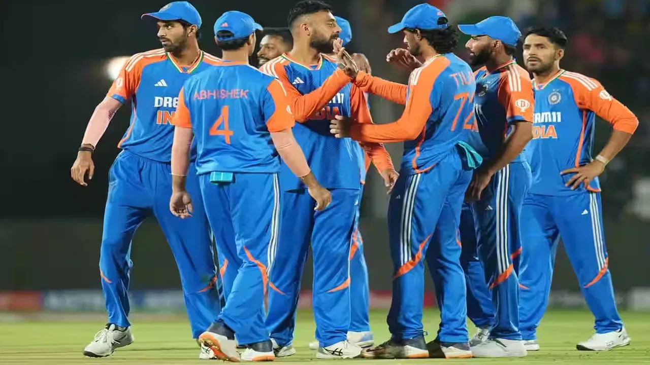 ఇంగ్లండ్‌తో జరిగిన టీ20 సిరీస్‌లో రవి బిష్ణోయ్ ఇప్పటివరకు మూడు మ్యాచ్‌లు ఆడాడు. వీటన్నింటిలోనూ అతను తన ఓవర్ల కోటాను పూర్తి చేసినా 1 వికెట్ మాత్రమే తీయగలిగాడు. అయితే, తొలి, రెండో మ్యాచ్‌ల్లో బిష్ణోయ్ పరుగులను పరిమితం చేయడంలో మాత్రం సఫలమయ్యాడు. అయితే, మూడో మ్యాచ్‌లో అతడు ఓడిపోయాడు. అతను 4 మ్యాచ్‌ల్లో 46 పరుగులు ఇచ్చాడు. అంటే, ఈ సిరీస్‌లో పూర్తిగా డల్‌గా కనిపించాడు. మరోవైపు వాషింగ్టన్ సుందర్ కూడా ఇంకా మ్యాజిక్ చూపించలేకపోయాడు.