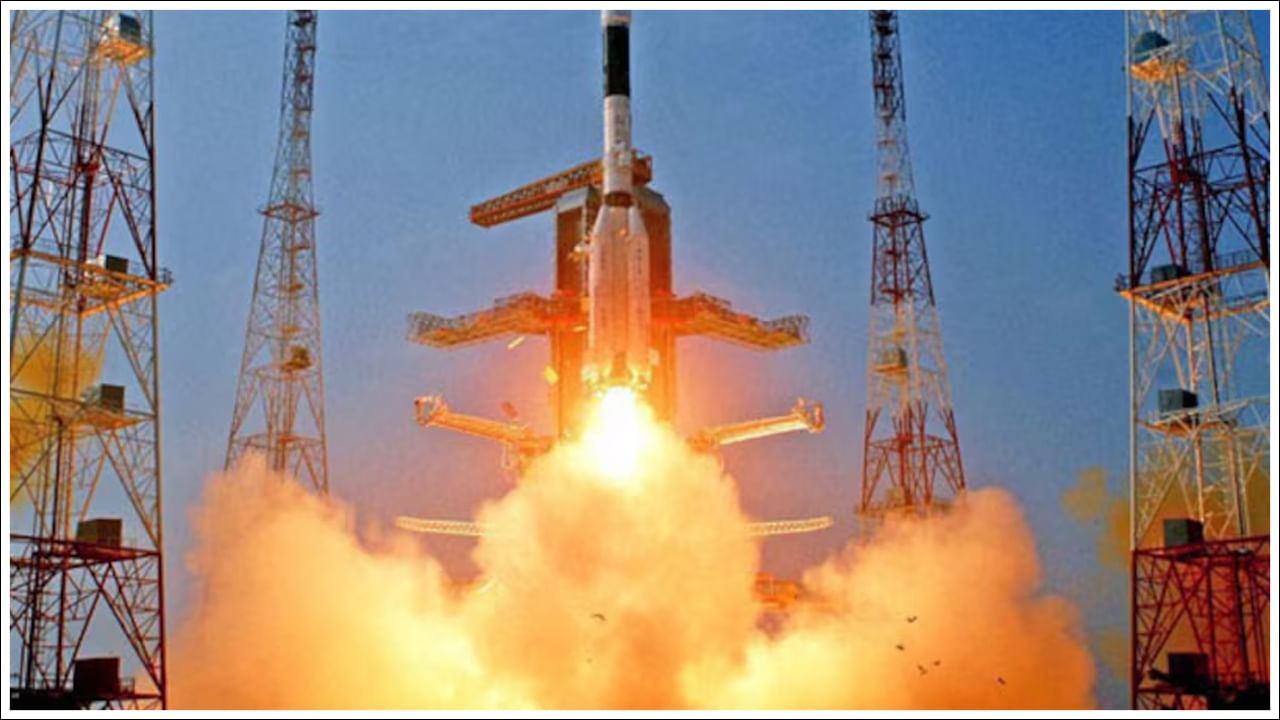 ISRO: ఇస్రో సిగలో మరో రికార్డ్‌.. నింగిలో దూసుకెళ్లిన GSLV-F15.. 100వ రాకెట్‌తో సక్సెస్‌