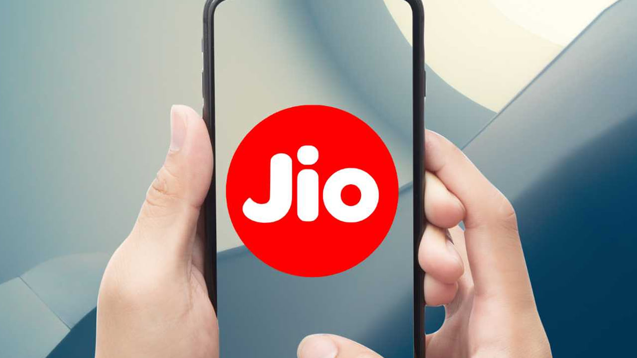 రిలయన్స్ జియో తన కస్టమర్లకు కేవలం రూ. 49కే అన్లిమిటెడ్ డేటాను అందిస్తోంది. అయితే దీని వ్యాలిడిటీ 24 గంటలు. ఒక రోజు అపరిమిత డేటా కావాలనుకునేవారికి ఈ రీఛార్జ్ ప్లాన్ బెస్ట్ ఆప్షన్ అని చెప్పొచ్చు.