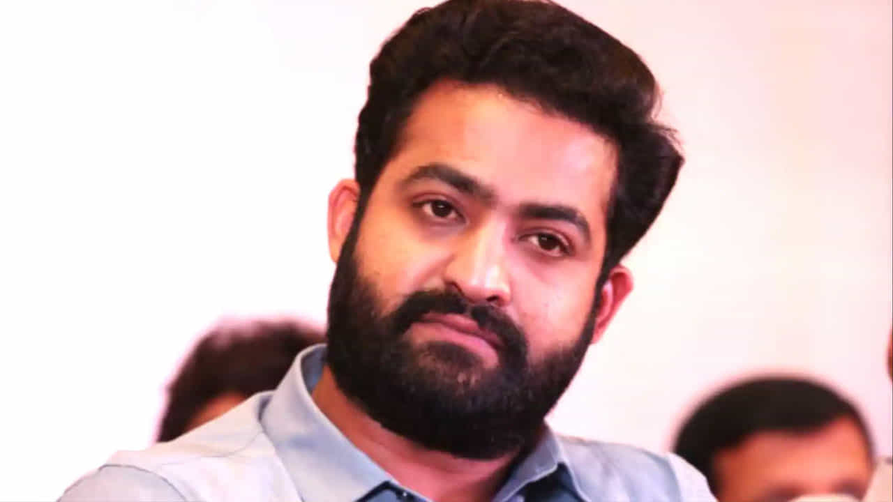 ఇక నందమూరీ కళ్యాణ్ రామ్ నటించిన అతనొక్కడే, రవితేజ కిక్ సినిమాను కూడా జూనియర్ ఎన్టీఆర్ రిజక్ట్ చేశారు. కానీ ఈ మూవీస్ బ్లాక్ బస్టర్ హిట్ అందుకున్నాయి.
