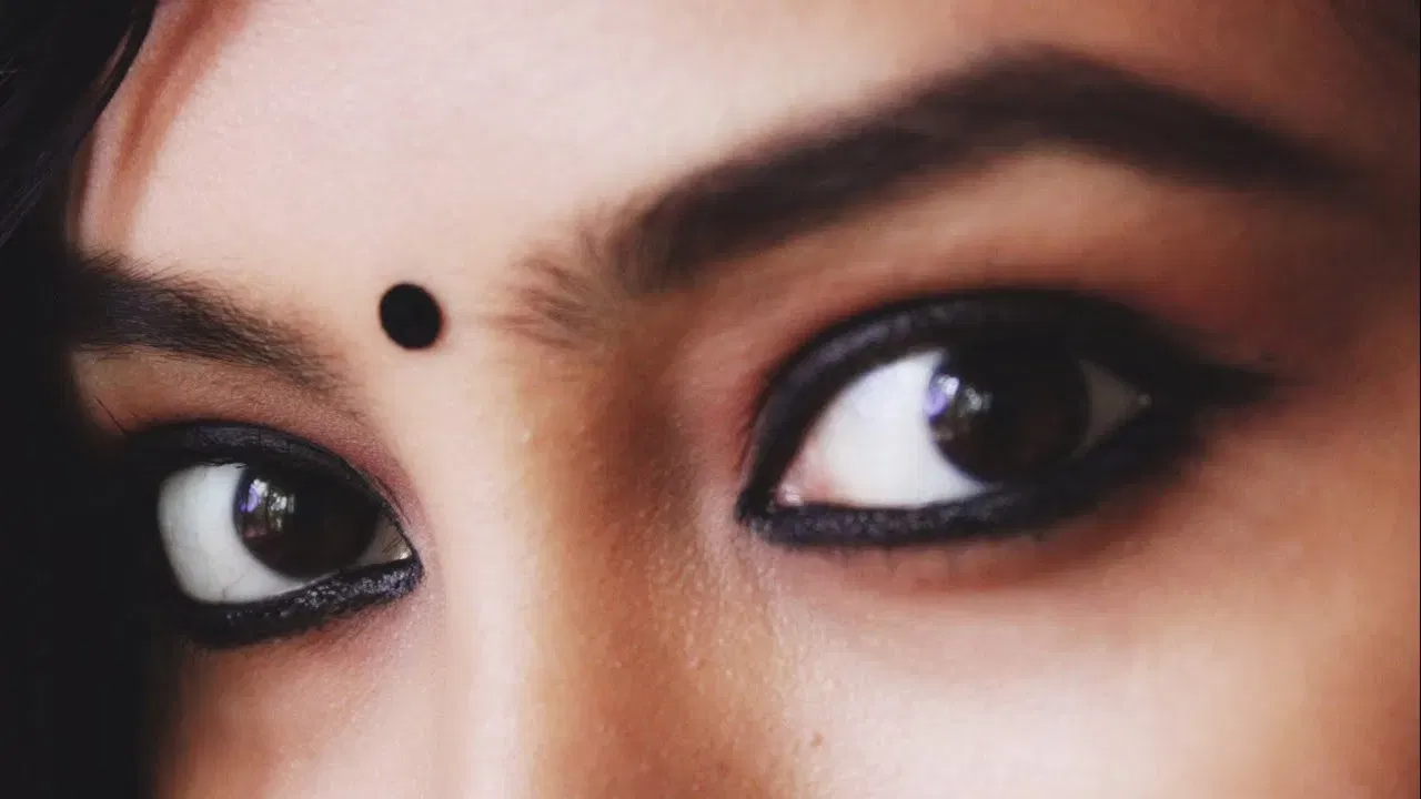 స్పీచ్  ప్రజెంటేషన్ వంటివి ఇచ్చేవారు కాటుక పెట్టుకోవడం వల్ల.. కళ్లలో నుంచి కూడా భావాలు తెలుస్తాయి. కాటుక పెట్టుకోవడం మంచిది కాదు అంంటారు. కానీ ఇంట్లో తయారు చేసే కాటుక పెట్టుకోవడం వల్ల కళ్లకు చాలా మంచిది.

(NOTE: ఇందులోని అంశాలు కేవలం అవగాహన కోసం మాత్రమే. నిపుణులు అందించిన సమాచారం ప్రకారం ఇక్కడ తెలియజేయడమైనది. ఆరోగ్యరీత్యా ఎలాంటి సమస్యలు ఉన్నా వైద్య నిపుణుల్ని సంప్రదించడం మేలు.)
