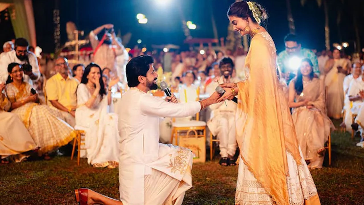 అయితే తాజాగా ఈ అమ్మడు తన వివాహ వేడుకకు సంబంధించిన కొన్ని ఫోటోలను ఇన్‌స్టాగ్రామ్‌లో షేర్ చేసింది. దీంతో ఇవి నెట్టింట తెగ వైరల్ అవుతున్నాయి.