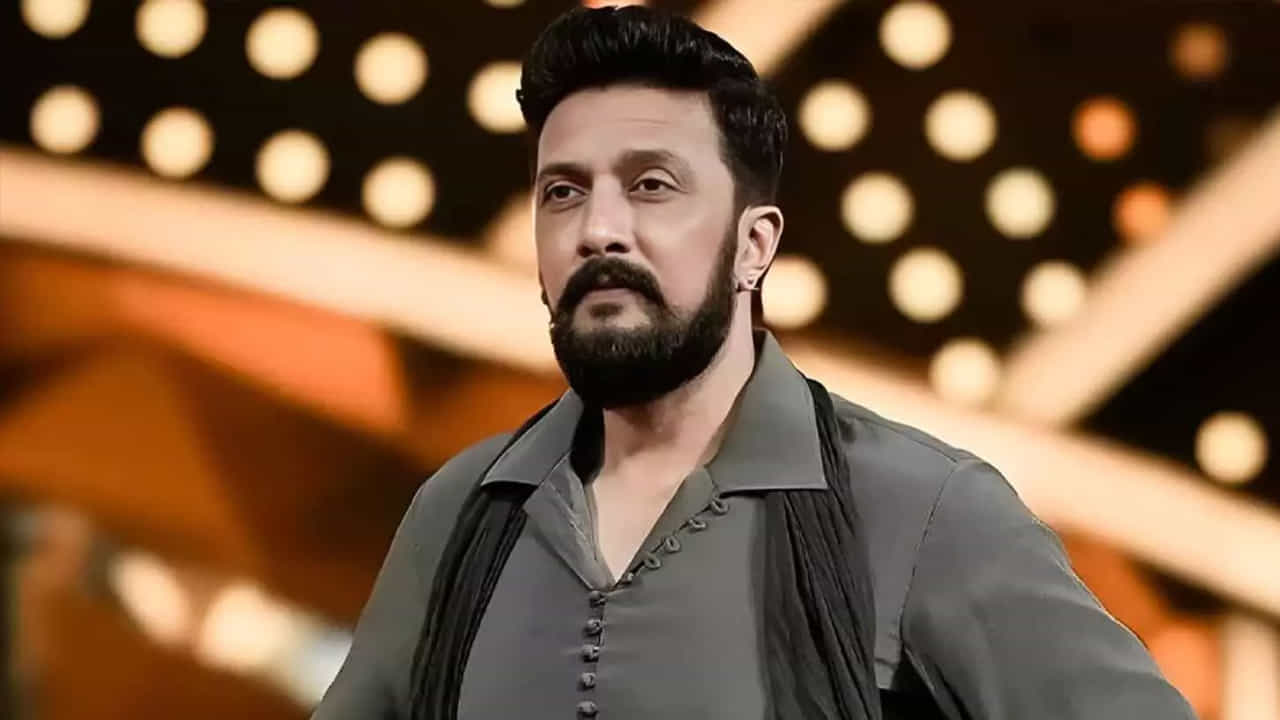  సాండల్‌వుడ్ స్టార్ హీరో సుదీప్‌ సంచలన నిర్ణయం తీసుకున్నారు. కర్ణాటక ప్రభుత్వం ప్రకటించిన బెస్ట్ యాక్టర్ అవార్డును సున్నితంగా తిరస్కరించారు. వ్యక్తిగత కారణాలతోనే ఈ నిర్ణయం తీసుకున్నట్టుగా ప్రకటించిన సుదీప్‌, ఆ అవార్డును మరొకరి ఇస్తే ఆనందిస్తానంటూ ట్వీట్ చేశారు.