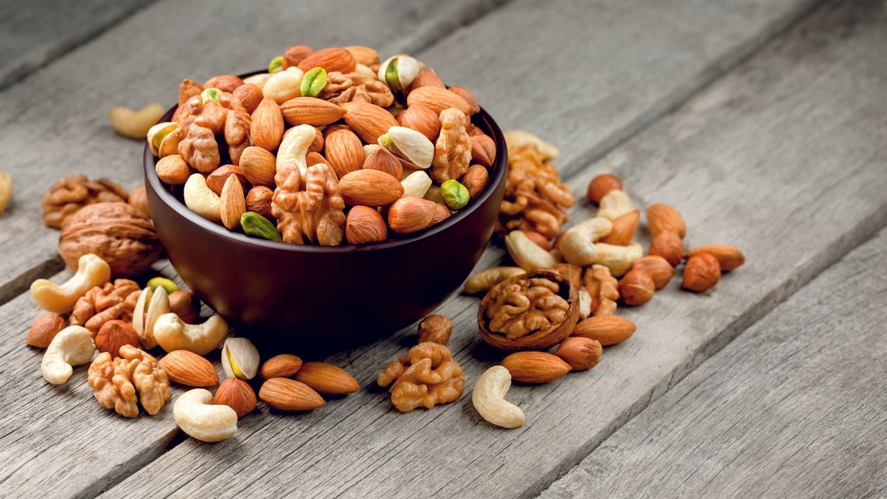 డ్రై ఫ్రూట్స్‌ని కూడా ఉదయం పూట పిల్లలకు బ్రేక్ ఫాస్ట్‌లా పెట్టవచ్చు. ఈ డ్రై ఫ్రూట్స్‌లో కూడా అన్ని రకాల పోషకాలు లభిస్తాయి. ఇవి పిల్లల్ని బలంగా ఉండేలా, హైట్ పెరిగేలా, బ్రెయిన్ డెవలప్మెంట్‌కి సహాయ పడతాయి.
