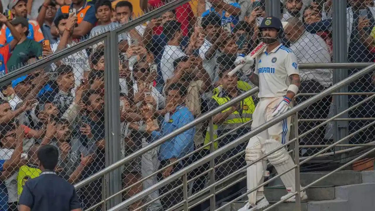 Virat Kohli Returns to Ranji: పడవలాంటి కారులో వచ్చిన కింగ్.. నెంబర్ ప్లేట్ చూస్తే వావ్ అనాల్సిందే..!