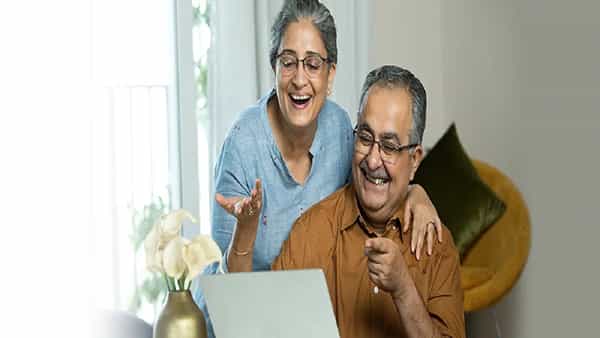 Loan On Pension: పెన్షన్ ఆధారంగా రుణం తీసుకునే చాన్స్.. ఆ రెండు బ్యాంకుల్లో బంపర్ ఆఫర్