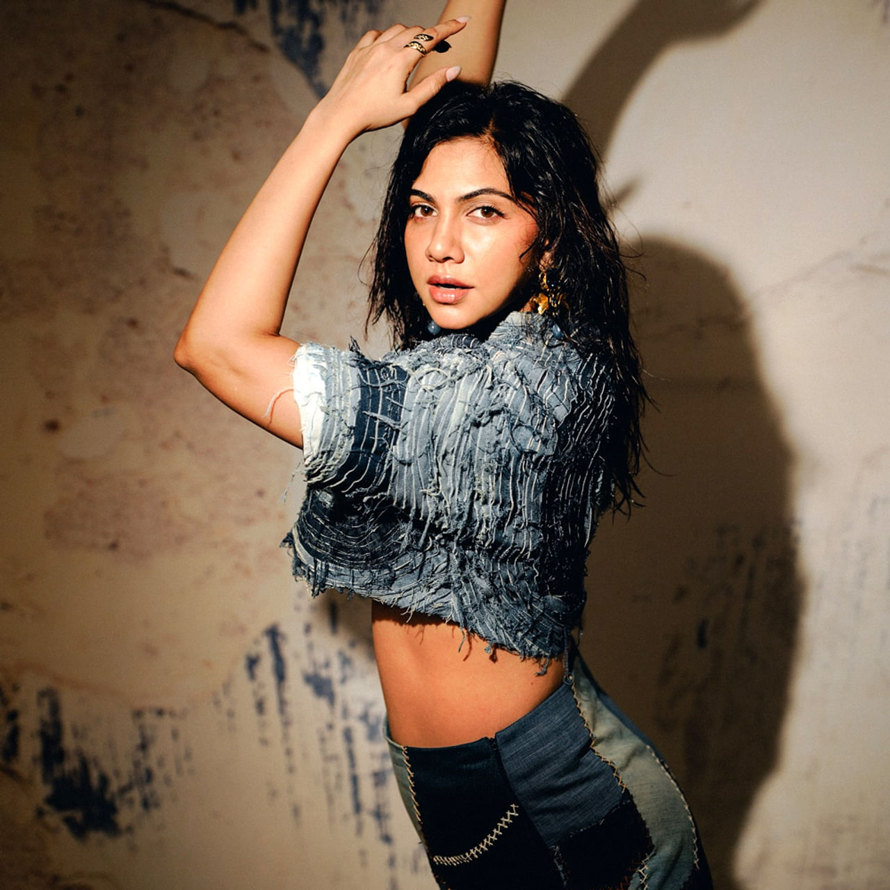 మడోన్నా సెబాస్టియన్.. అక్కినేని నాగ చైతన్య హీరోగా నటించిన ప్రేమమ్ సినిమాతో టాలీవుడ్ లోకి ఎంట్రీ ఇచ్చింది ఈ మలయాళీ ముద్దుగుమ్మ. తొలి సినిమాతోనే కుర్రాళ్ళ డ్రీమ్ గర్ల్ గా మారిపోయింది. ఆతర్వాత ఎక్కువ ఆఫర్స్ అందుకోలేకపోయింది. 