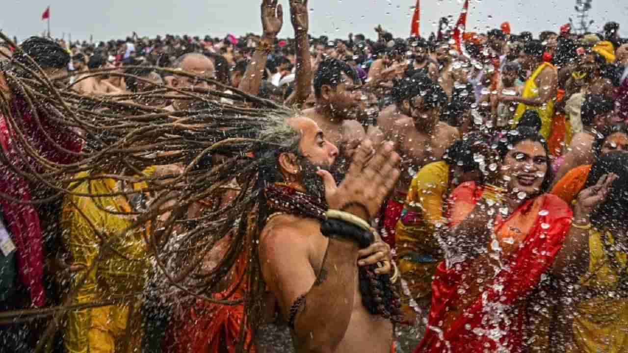 భజనలు, హర్‌ హర్‌ మహాదేవ్‌ నామస్మరణతో మార్మోగుతోన్న ప్రయాగ్‌రాజ్‌.. కుంభమేళాలో సరికొత్త రికార్డ్!