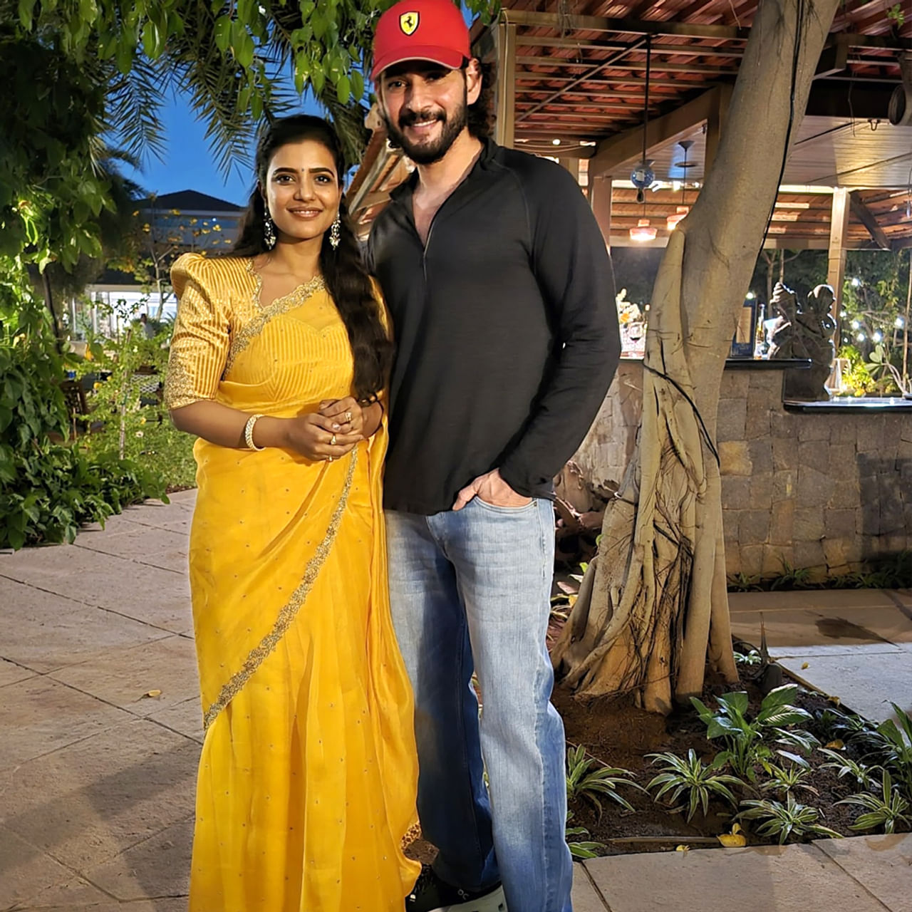 విక్టరీ వెంకటేష్, అనిల్ రావిపూడిలది సూపర్ హిట్ కాంబినేషన్. గతంలో వీరి కాంబోలో ఎఫ్ 2, ఎఫ్ 3 వంటి సూపర్ హిట్ సినిమాలు వచ్చాయి. ఇప్పుడీ విజయ పరంపరను కొనసాగిస్తూ సంక్రాంతకి వస్తున్నాం సినిమాతో మన ముందుకు వచ్చారు.