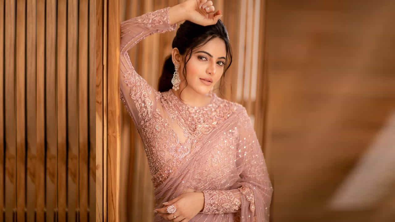 తమిళనాడు రాష్ట్రంలోని కోయంబత్తూరులోని కర్పగం కాలేజ్ ఆఫ్ ఇంజనీరింగ్లో ఇన్ఫర్మేషన్ టెక్నాలజీ చదివింది. చెన్నైలోని SRM ఇన్స్టిట్యూట్ ఆఫ్ సైన్స్ అండ్ టెక్నాలజీలో, కోయంబత్తూరులోని శ్రీ కృష్ణ కాలేజ్ ఆఫ్ ఇంజనీరింగ్ అండ్ టెక్నాలజీలో చదువుకుంది.