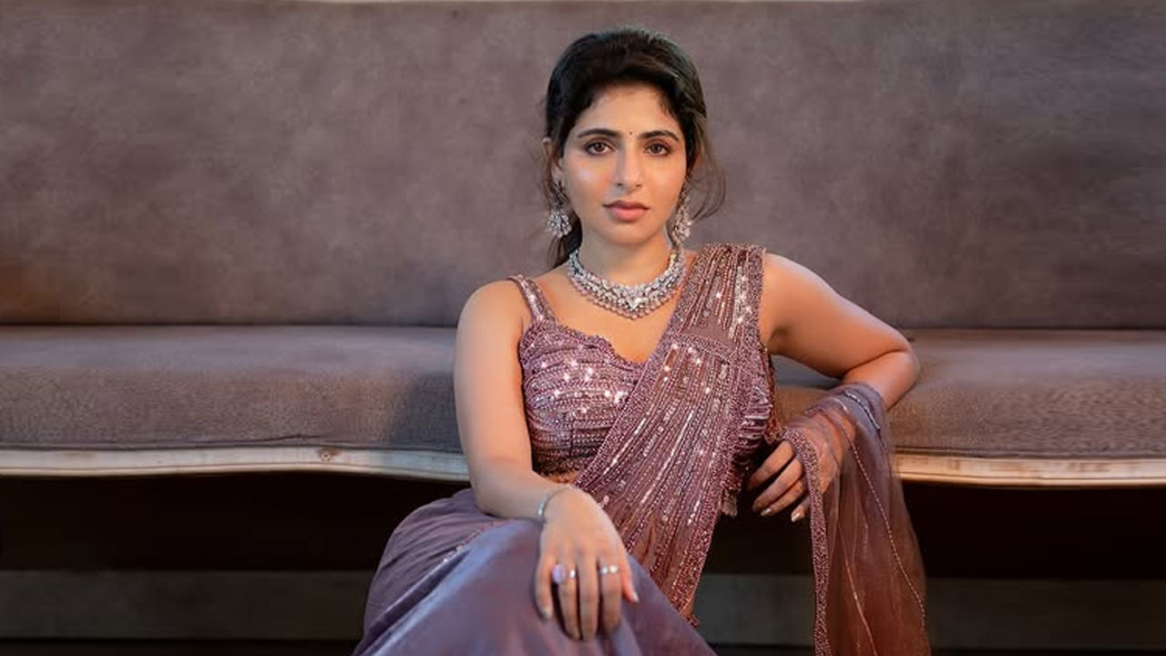 2024లో తెలుగు యంగ్ హీరో కార్తియకకి జోడిగా భజే వాయు వేగం అనే చిత్రంతో హిట్ అందుకుంది ఈ బ్యూటీ. తెలుగులో ఈ వయ్యారి మరిన్ని సినిమాల్లో నటించే అవకాశం వస్తున్నట్టు తెలుస్తోంది. ఇదే జరిగితే ఈ ముద్దుగుమ్మ టాలీవుడ్ ఇండస్ట్రీలో బిజీ అవడం ఖాయం.