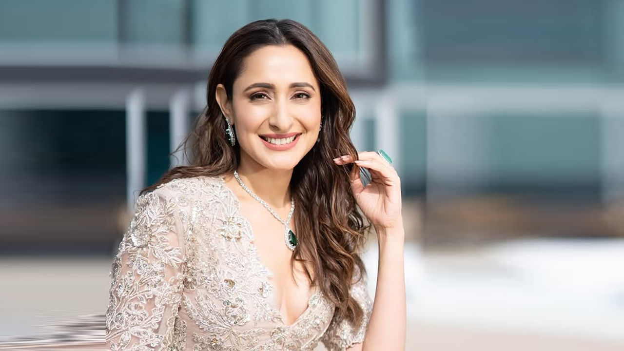 12 జనవరి 1988న మధ్యప్రదేశ్ రాష్ట్రంలోని జబల్పూర్ లో జన్మించింది ప్రగ్య జైస్వాల్. ప్రంజూల్ జైస్వాల్ అనే సోదరి కూడా ఈమెకు ఉంది. పూణేలోని సింబయాసిస్ లా స్కూల్లో విద్యాభ్యాసం పూర్తి చేసింది.