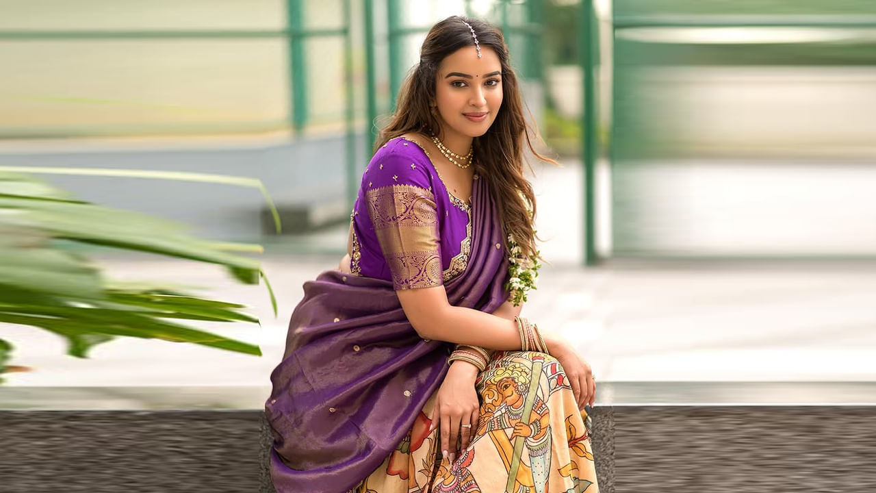 05 అక్టోబర్ 1989న ఆంధ్రప్రదేశ్ రాష్ట్రంలో డెస్టినీ సిటీ విశాఖపట్నంలో జన్మించింది వయ్యారి భామ పూజిత పొన్నాడ. తమిళనాడులోని చెన్నైలోని SRM ఇన్‌స్టిట్యూట్ ఆఫ్ సైన్స్ అండ్ టెక్నాలజీ నుండి B.Tech సాఫ్ట్‌వేర్ ఇంజనీర్ పట్టా పొందింది.