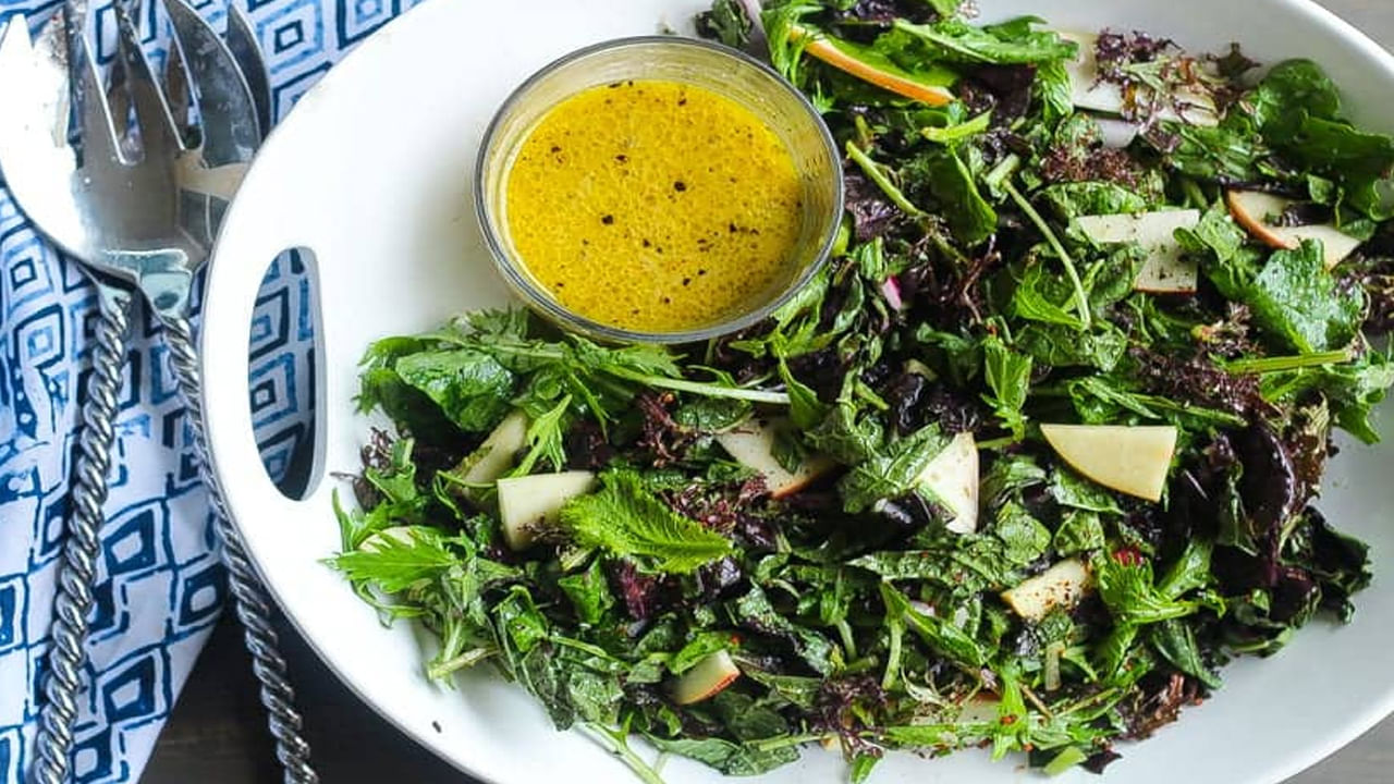 ఆవాల ఆకు కూరలో ల్యూటిన్, జియాక్సంతిన్ అనే యాంటీ ఆక్సిడెంట్లు ఉంటాయి. ఇందులో ఉండే యాంటీ ఆక్సిడెంట్లు కంటికి ఆరోగ్యాన్ని ఇచ్చేందుకు సహాయపడతాయి. అంతేకాకుండా కంటి సమస్యల నుంచి సులభంగా ఉపశమనం కలిగిస్తుంది.