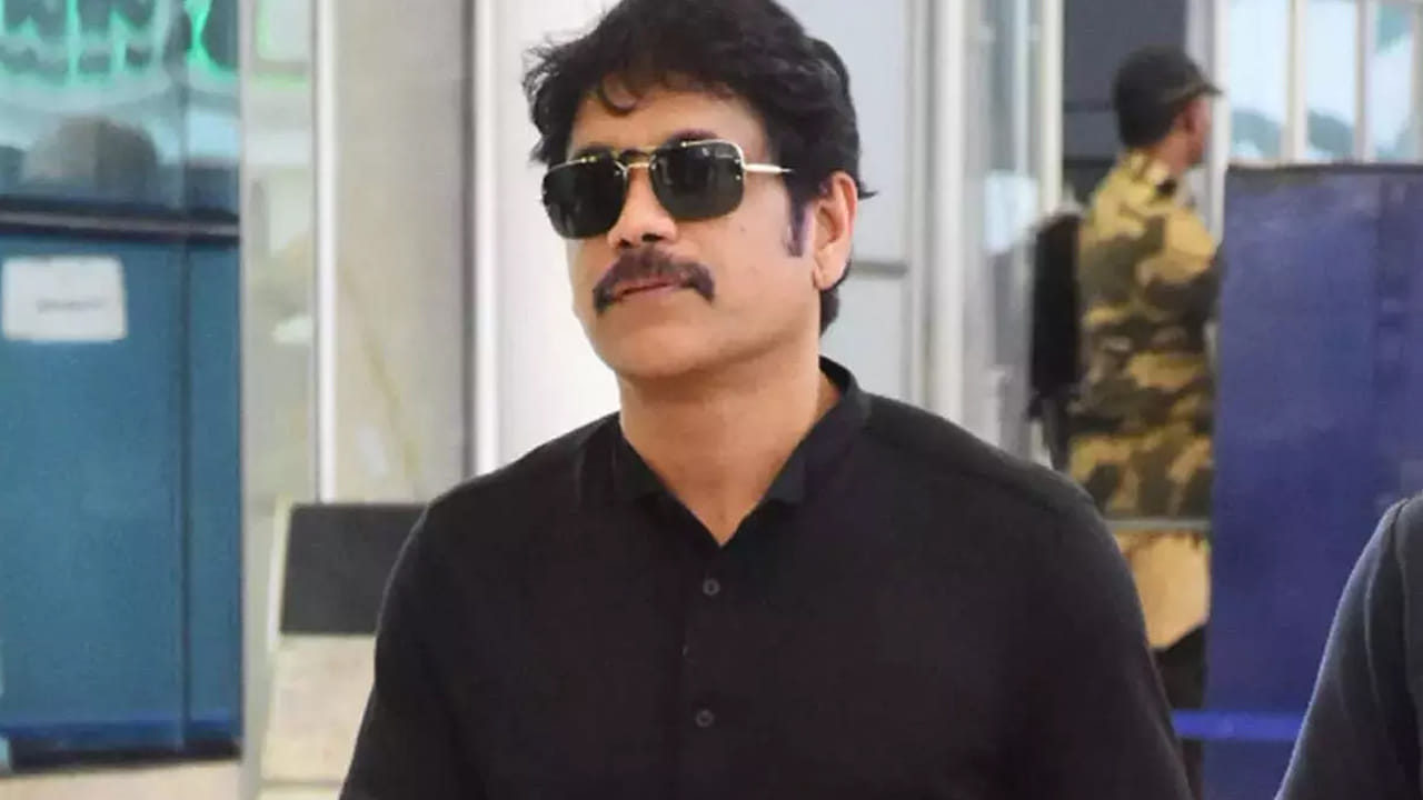 అలాగే వెంకటేష్ నటించిన కలిసుందాంరా సినిమా బ్లాక్ బస్టర్ హిట్ అందుకున్న విషయం తెలిసిందే. కాగా, ఈ మూవీని కూడా అక్కినేని నాగార్జున రిజెక్ట్ చేశాడంట. తనకు ఆ పాత్ర సెట్ కాదు అని ఆయన దానిని రిజక్ట్ చేశారంట.