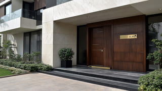 Back Pain: ఆఫీస్‌లో కుర్చీలో గంటల తరబడి కూర్చుని వర్క్‌ చేసే అలవాటు మీకూ ఉందా?