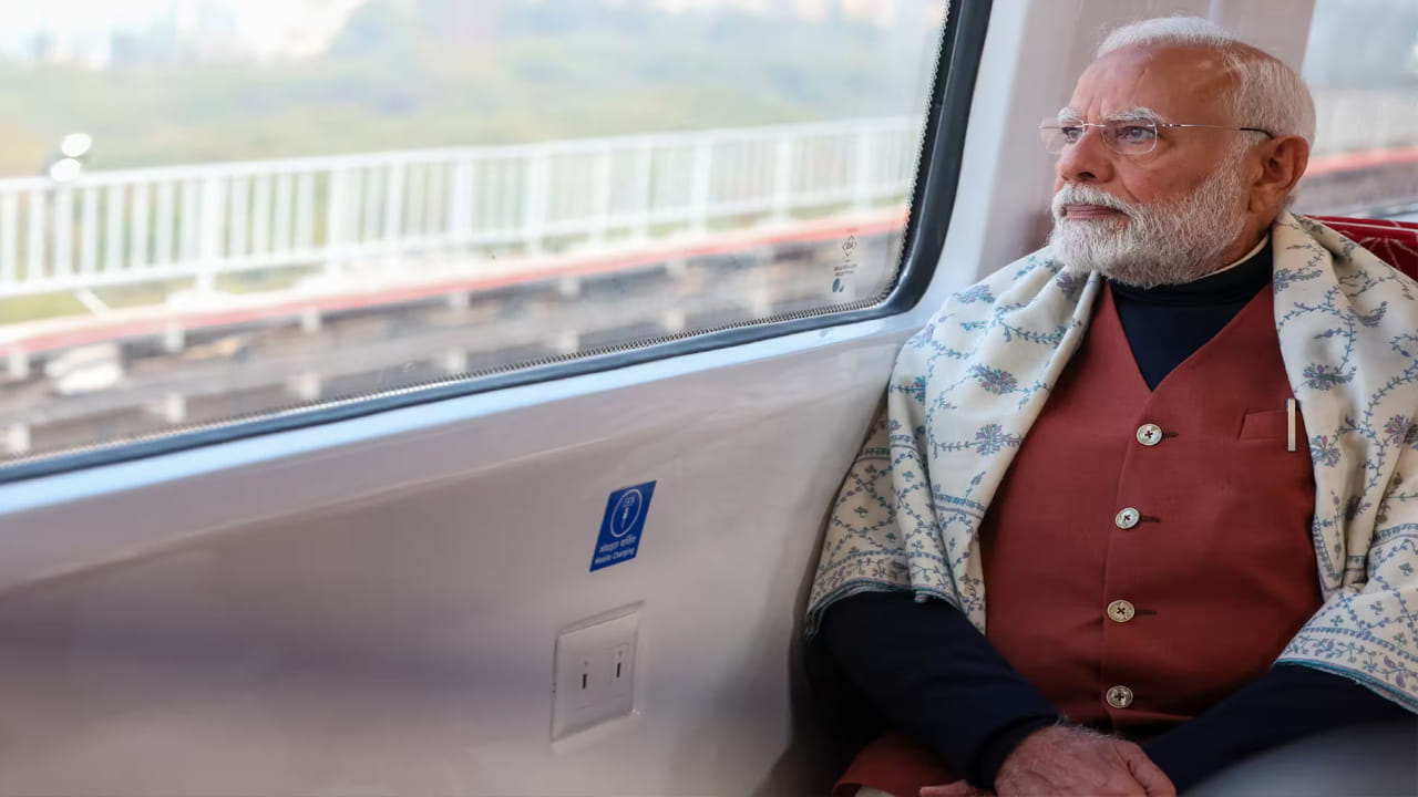 సాహిబాబాద్ RRTS స్టేషన్ నుండి న్యూ అశోక్ నగర్ RRTS స్టేషన్, ఢిల్లీకి నమో భారత్ రైలులో ప్రయాణించిన ప్రధాని మోడీ