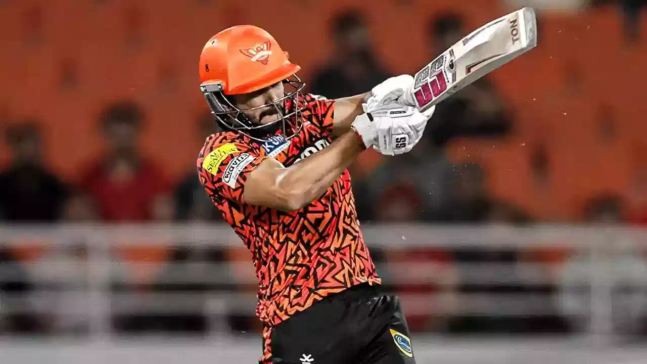 IPL 2025: సీజన్ ఫస్ట్ ఆఫ్ నుండి SRH తెలుగోడు అవుట్? భర్తీ చేసేది వీళ్లేనా