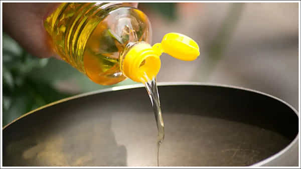 Health Tips: ఈ నూనెను వంటలో వాడుతున్నారా? క్యాన్సర్ ప్రమాదం.. పరిశోధనలో షాకింగ్ నిజాలు