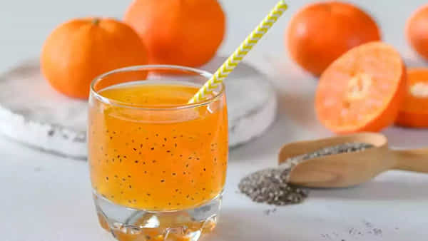 Chia Seeds : స్పీడ్ గా బరువు తగ్గి సన్నగా స్లిమ్ అవ్వాలంటే.. చియా సీడ్స్ డ్రింక్ ఇలా ట్రై చేయండి..