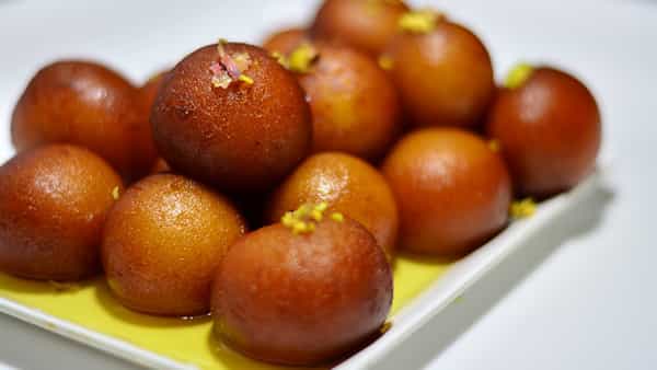 Paneer Gulab Jam: ఎప్పుడూ చేసే గులాబ్ జామ్ కాకుండా ఈ సారి పన్నీర్తో చేయండి..