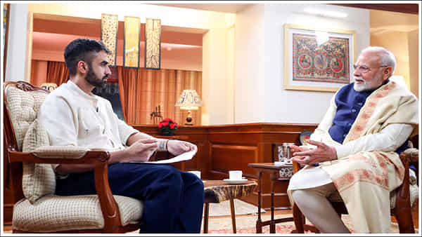 PM Modi: కష్టసుఖాల్లో మొదట కాల్ చేసేది ఎవరికో చెప్పిన మోదీ.. తొలి పాడ్కాస్ట్లో ఆసక్తికర విషయాలు