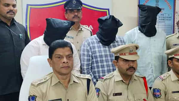 ప్రణయ్ హత్య కేసు.. వీళ్లు మామూలోళ్లు కాదు బాబోయ్.. కోర్టులను కూడా బురిడీ కొట్టించే ఘనులు..!