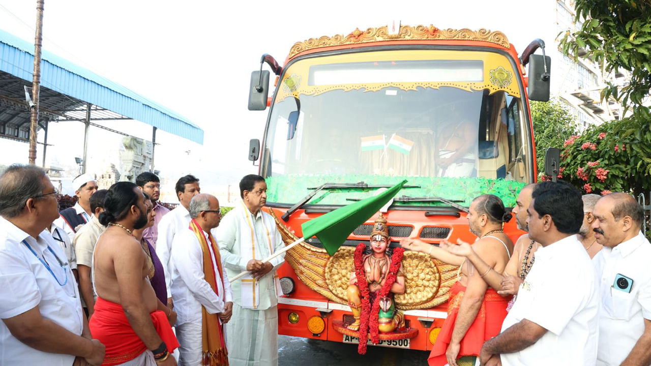 
మ‌హా కుంభ‌మేళా లో శ్రీ‌వారి న‌మూన‌ ఆల‌య నిర్వ‌హ‌ణ‌, భ‌క్తుల సౌక‌ర్యాల కల్పన కు టీటీడీ నుండి అర్చ‌క స్వాములు, వేద పండితులు, వివిధ విభాగాల సిబ్బందిని టీటీడీ ఇప్పటికే ప్రయాగ్ రాజ్ కు పంపింది 