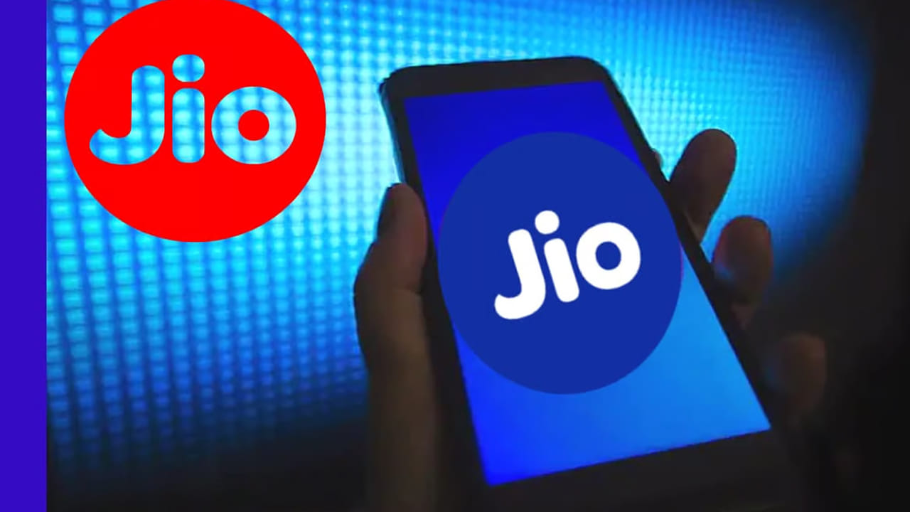 ఇదిలా ఉంటే.. రిలయన్స్ జియో తన పోటీదారులైన టెలికం కంపెనీల నుంచి తీవ్రపోటీని ఎదుర్కుంటోంది. ఇక జియో తీసుకొచ్చిన ఈ ప్లాన్లు ఎయిర్టెల్, వోడాఫోన్, బీఎస్ఎన్ఎల్కి మరింత సవాలుగా మారే అవకాశాలున్నాయి.