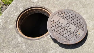 Hyderabad: చుట్టూ ఇంజనీరింగ్ కాలేజీలు, విద్యార్థుల హాస్టల్స్.. మధ్యలో ఇదేం పని..!