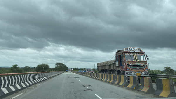 Telangana: ఆ రోడ్డులో వెళ్లారంటే యముడికి షేక్ హ్యాండ్ ఇచ్చినట్టే.. ఆ దారులు నేరుగా నరకానికే