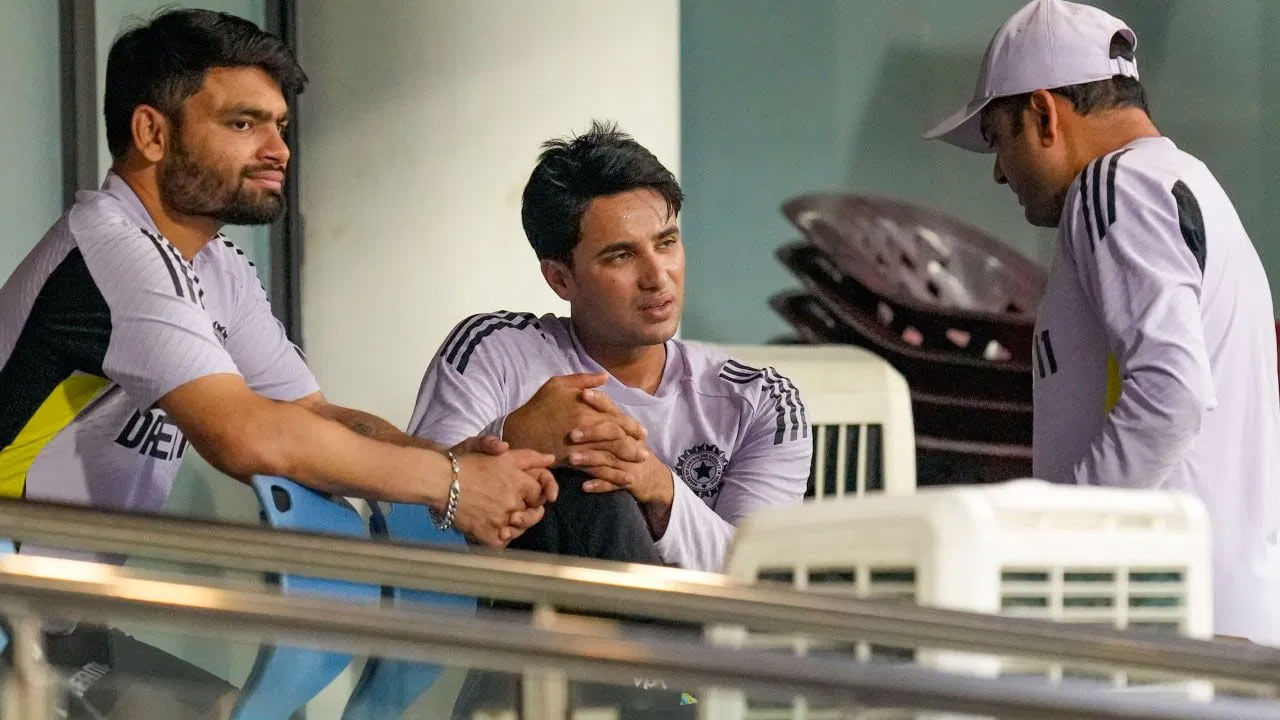 జనవరి 22న ఇంగ్లండ్‌తో జరిగిన మొదటి టీ20 మ్యాచ్‌లో ఫీల్డింగ్ చేస్తున్నప్పుడు రింకూ సింగ్ నడుము నొప్పికి గురయ్యాడు. ఈ గాయం కారణంగా అతడు టీ20 సిరీస్‌లోని రెండు, మూడో మ్యాచ్‌లకు దూరమయ్యాడు. టీమ్ ఇండియా ఫాస్ట్ బౌలర్ జస్ప్రీత్ బుమ్రా కూడా ప్రస్తుతం అదే గాయంతో బాధపడుతున్నాడు. 