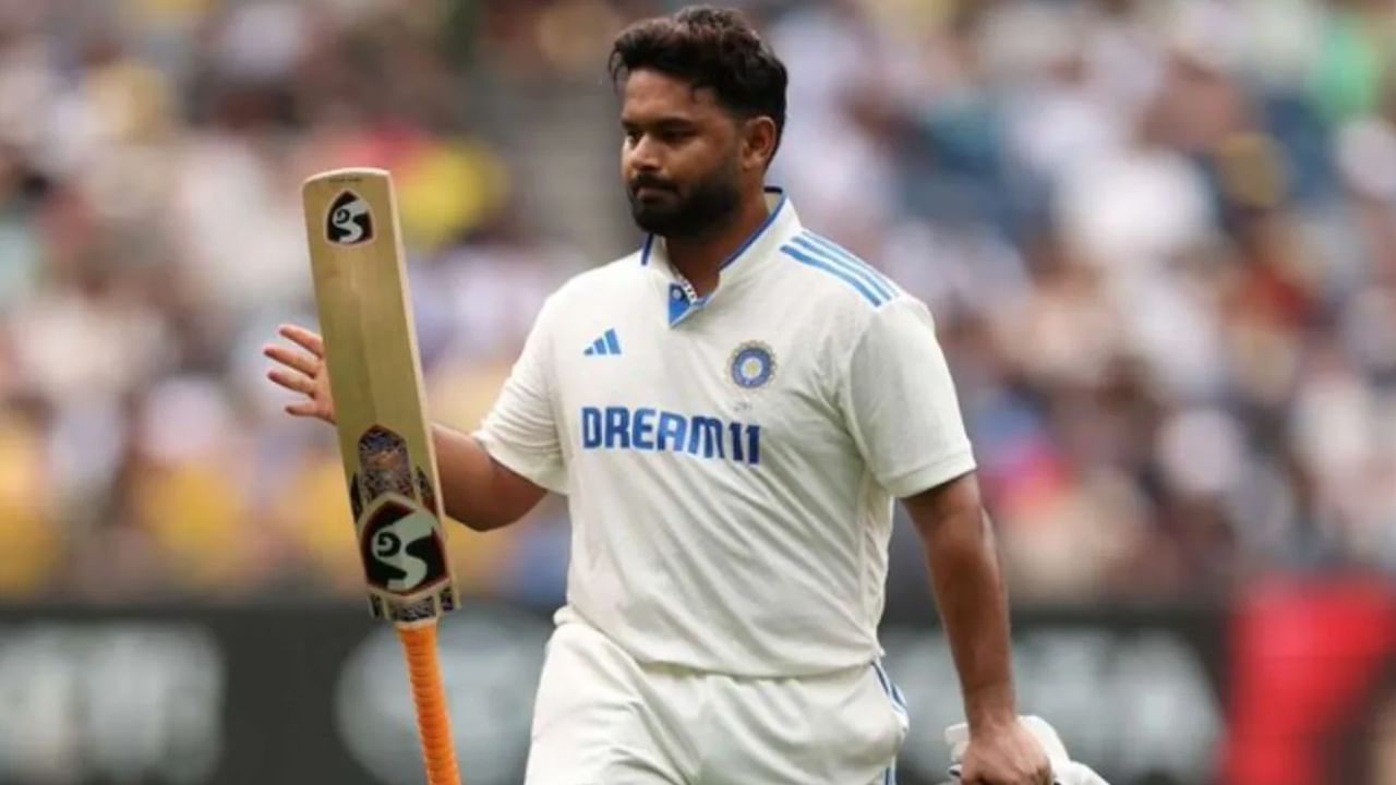 Rishabh Pant Captain of Delhi Cricket Team: భారత క్రికెట్‌లో కెప్టెన్సీ అంశం గత కొద్ది రోజులుగా వార్తల్లో నిలుస్తోంది. రోహిత్ శర్మ తర్వాత టెస్టు జట్టుకు కెప్టెన్‌గా ఎవరు వ్యవహరిస్తారనే దానిపై చర్చ సాగుతోంది. చాలా మంది నిపుణులు ఈ బాధ్యత కోసం స్టార్ వికెట్ కీపర్-బ్యాట్స్‌మెన్ రిషబ్ పంత్ పేరును కూడా సూచిస్తున్నారు. ఇది జరుగుతుందా లేదా అనేది రాబోయే నెలల్లో మాత్రమే తెలుస్తుంది. 