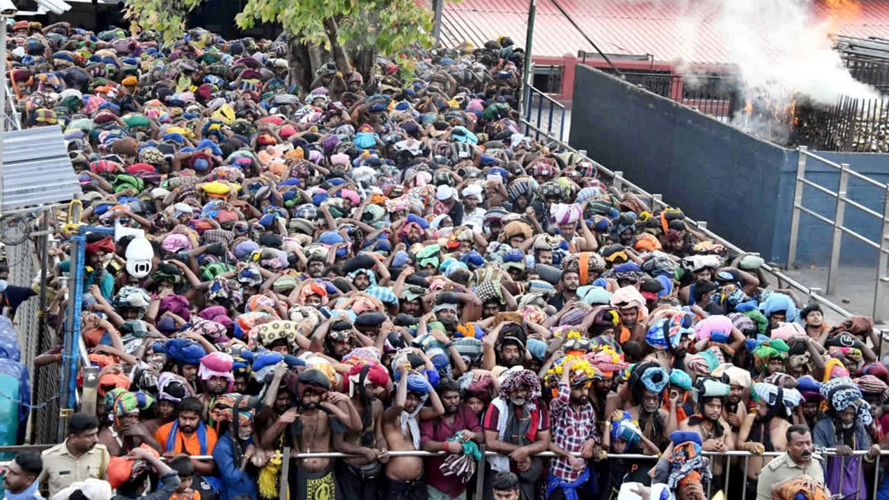 Sabarimala Darshan: శబరిమలలో పెరిగిన భక్తుల రద్దీ.. పంబ వరకు భక్తుల క్యూలైన్‌