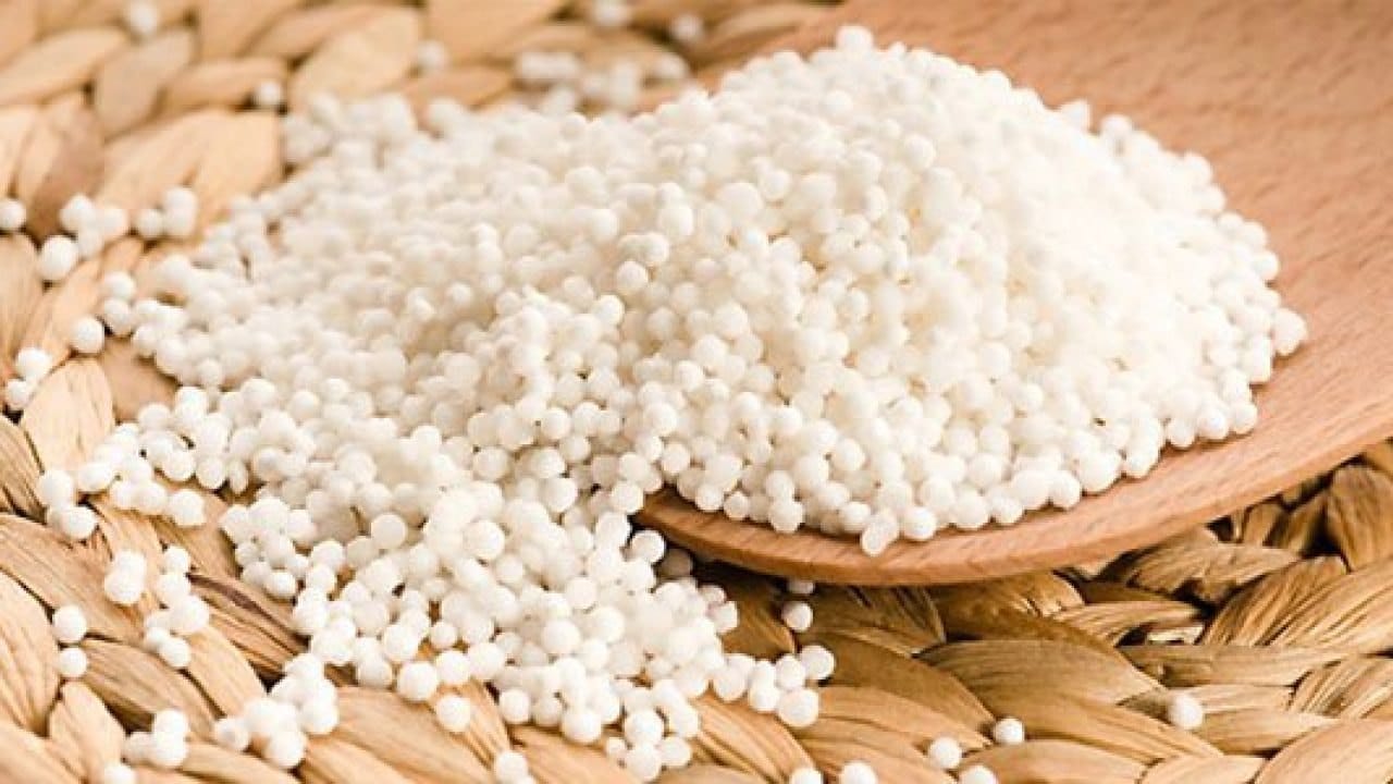 సగ్గు బియ్యం గురించి పెద్దగా పరిచయాలు అవసరం లేదు. ఇప్పుడంటే పెద్దగా వీటిని ఎవరూ తినడం లేదు. ఇంతకు ముందు వీటిని ఎక్కువగా ఉపయోగించేవారు. కేవలం పాయసంలోనే కాకుండా.. సగ్గు బియ్యంతో ఎన్నో రకాల ఆహార పదార్థాలు తయారు చేసుకోవచ్చు.
