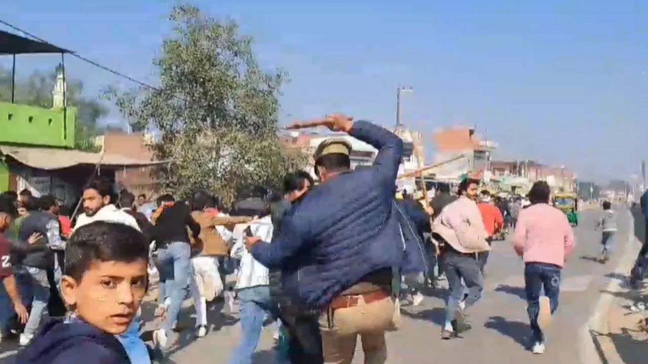 రిపబ్లిక్ డే పురస్కరించుకుని తిరంగా యాత్ర.. కలకలం సృష్టించిన అల్లరిమూకలు..!