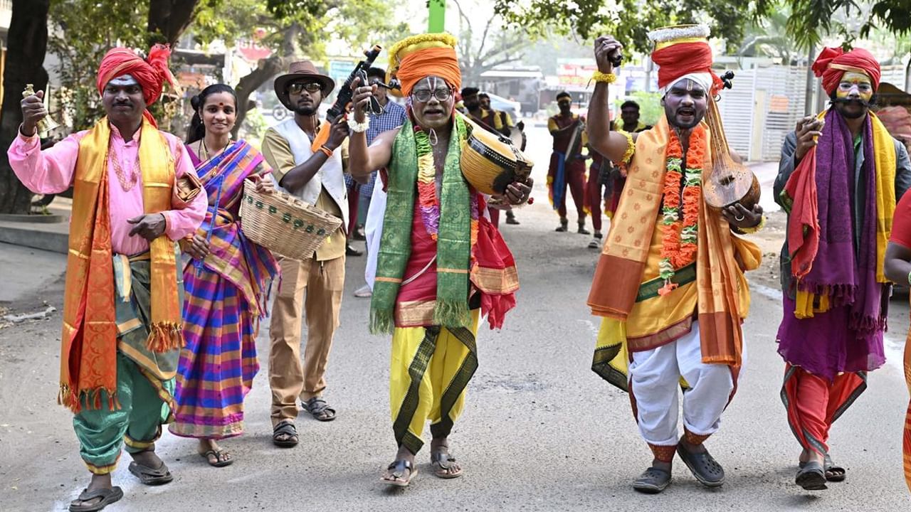 పురాణాల ప్రకారం ఈ రోజు స్వర్గ ద్వారాలు తెరిచి ఉంటాయని నమ్మకం. ఎందుకంటే ఈ మకర సంక్రమణం దేవతలకు పగలు అవ్వడమే  ప్రధాన కారణం.